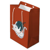 Kerstparty Kerstcadeau Kat  Medium Cadeauzakje (Achterkant Gekanteld)