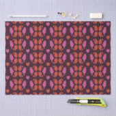 Kerstpatroon in rood en roze tissuepapier (Craft)