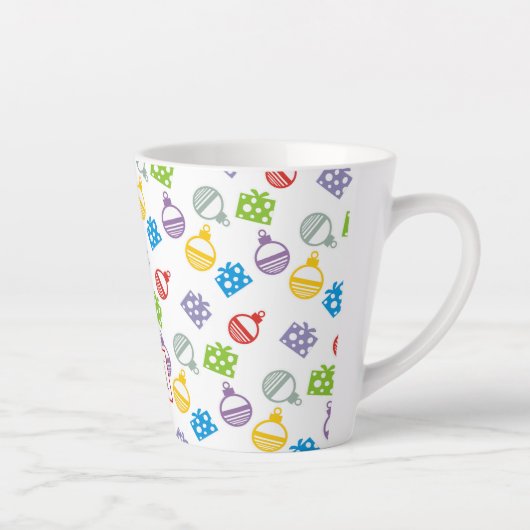 kerstpatroon van ballen en geschenken latte mok (Rechts)