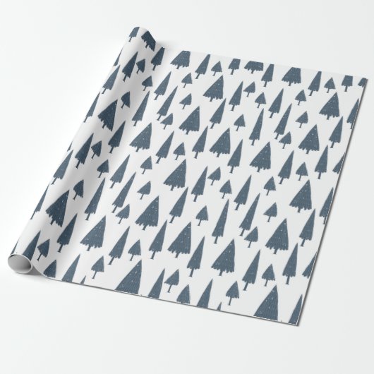 Kerstpatroon van blauwe sparren op wit cadeaupapier (Uitgerold)