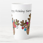 Kerstpekelbal met rendieren, aangepaste tekst latte mok (Voorkant)