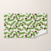 Kerstpijnboombladeren, kegels en bessen op wit bad handdoek (Handdoek)