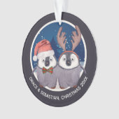 kerstpinguïn Couple Cute Santa en Reindester Ornament (voorkant)