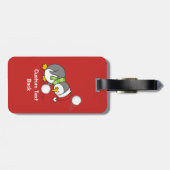 Kerstpinguïn die een sneeuwbal krijgt bagagelabel (Achterkant horizontaal)
