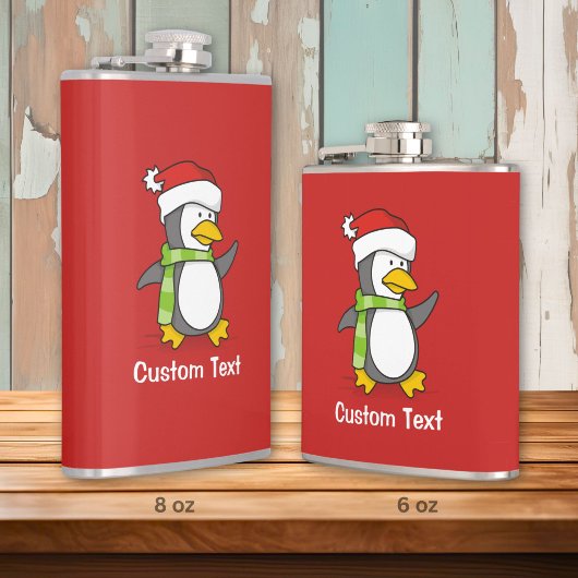 Kerstpinguïn die over sneeuw loopt heupfles