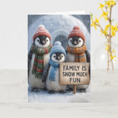 Kerstpinguïn familie in sneeuwvlokken kaart (Gele Bloem)