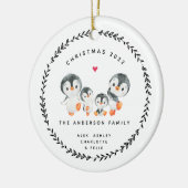 Kerstpinguïn familie van vier keramische siervoorw keramisch ornament (Links)