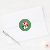 Kerstpinguïn in kerstmuts Aangepast Ronde Sticker (Envelop)