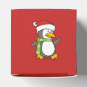 Kerstpinguïn loopt op sneeuw bedankdoosjes (Bovenkant)