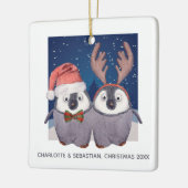 Kerstpinguïns verklikkerstaart en rendierpaar keramisch ornament (Links)