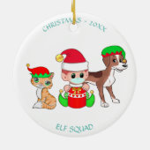 Kerstploeg, baby elf, kat & hond keramisch ornament (Achterkant)