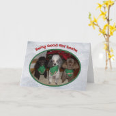 Kerstpoedels die zich gedragen voor de kerstman va kaart (Gele Bloem)