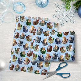 Kerstpresentaties met Cute Baby Kittens Inside Tissuepapier