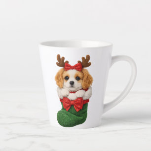 Kerstpuppy in een kous latte mok
