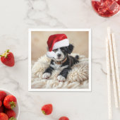 Kerstpuppy op een bontkussen servet (Insitu)