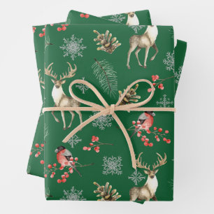 Kerstrein Deer en Red Berries Natuur Groen Inpakpapier Vel