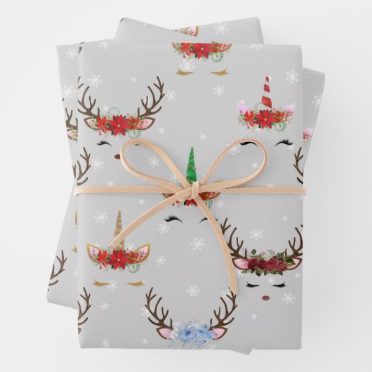 Kerstrendieren en eenhoornaars op grijs inpakpapier vel (In situ)