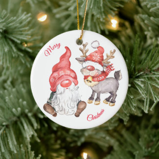 Kerstrendiertje met gnome keramisch ornament
