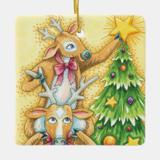 Kerstrendiertje met kerstboomster keramisch ornament (Voorkant)