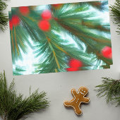 kerstrode bessen op groene lijnen tissuepapier