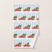 Kerstroodbedekking vrachtwagen op een sneeuwweg bad handdoek (Handdoek)