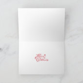 Kerstroodbedekking vrachtwagen op een sneeuwweg feestdagen kaart (Binnen)