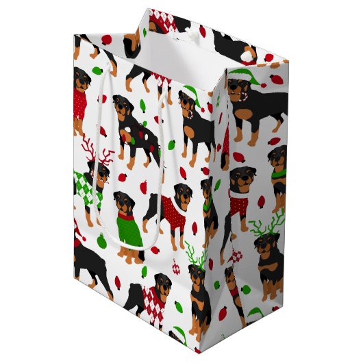 Kerstrottweiler met gemiddelde cadeautas (Voorkant Gekanteld)