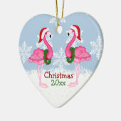 Kerstroze flamingo met kersthats keramisch ornament (Links)