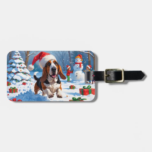 Kerstscene met Basset Hound in sneeuw Bagagelabel (Voorkant horizontaal)