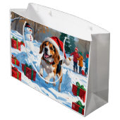 Kerstscene met Beagle in sneeuw Groot Cadeauzakje (Achterkant Gekanteld)