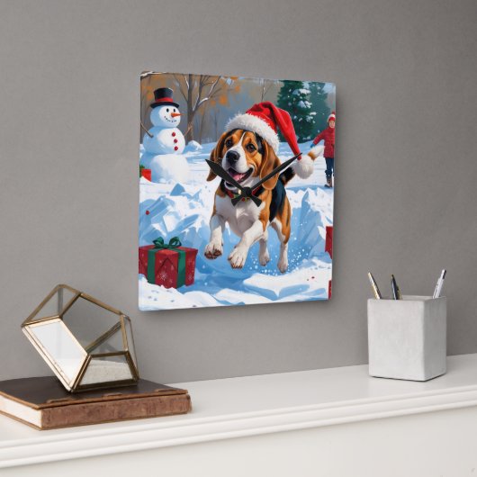 Kerstscene met Beagle in sneeuw Vierkante Klok (Kantoor)