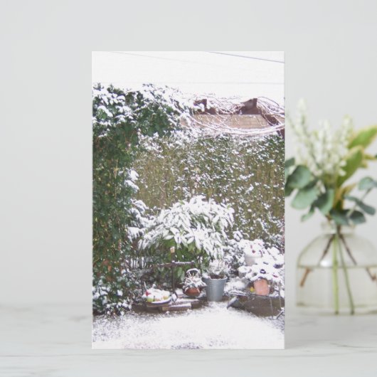 Kerstseizoen, sneeuw in de tuin briefpapier (Staand voorkant)