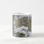 Kerstseizoen, sneeuw in de tuin koffiemok (Center)
