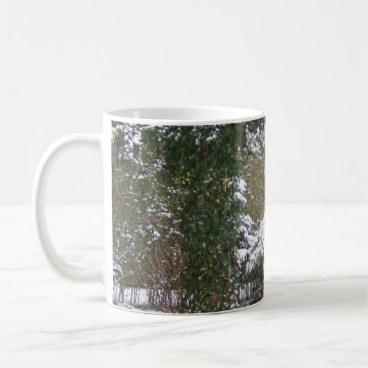 Kerstseizoen, sneeuw in de tuin koffiemok (Links)