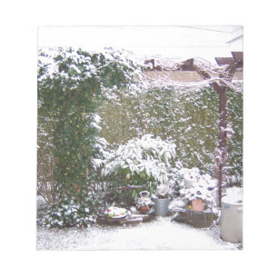 Kerstseizoen, sneeuw in de tuin notitieblok