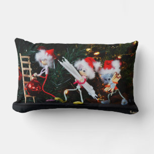 Kerstsfeer met Fubby's die de decoratie verzorgen. Kussen