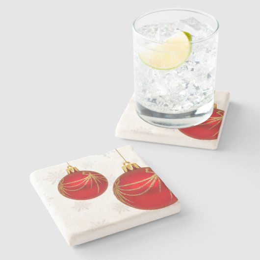 Kerstsieraden met rode en goudhangen stenen onderzetter (Zijkant)