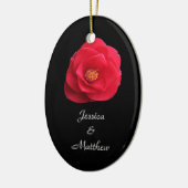 kerstsierbloem met rode kamellia keramisch ornament (Links)