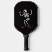 KERSTSKELET OP SKATEBOARD GRAPPIGE KERSTMIS PICKLEBALL PADDLE (Voorkant)