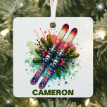 Kerstski's aangepaste naam metalen ornament<br><div class="desc">Raak de pistes met een gepersonaliseerd skiën Ornament voor de Feestdagen! Vier de sensatie van het sneeuwskiën met dit prachtig ontworpen ornament, ideaal voor skiliefhebbers! Met een set ski's versierd in een Scandinavische kerstfolk art-stijl, gecombineerd met feestelijke dennentakken, rode bessen en poinsettia's in een prachtig winterontwerp, brengt dit ornament de...</div>
