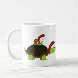 Kerstslak op een schildpad koffiemok