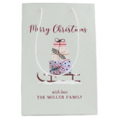 Kerstslee vol met cadeautjes medium cadeauzakje (Voorkant)