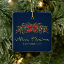 Kerstslinger met een rode strik en kerstballen keramisch ornament