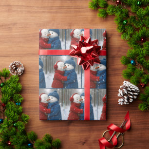 Kerstsneeuw Koppel Knuffelen in Winterwoud Cadeaupapier