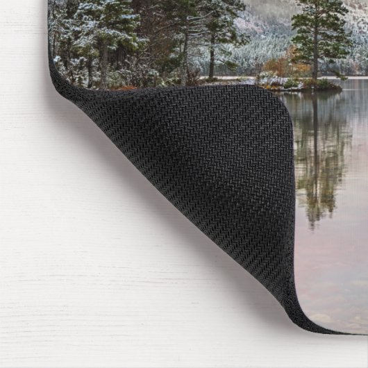 Kerstsneeuw landschap Schotse Loch Mousepad Muismat (Hoek)