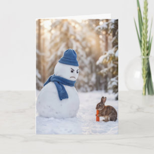 Kerstsneeuwman die boos kijkt naar een konijn kaart