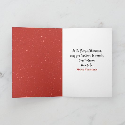 Kerstsneeuwman met rode schop feestdagen kaart (Binnen)