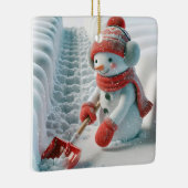 Kerstsneeuwman met rode schop keramisch ornament (Rechts)