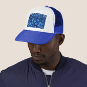Kerstsneeuwvlokken Blauw en Zilver Trucker Pet (In situ)