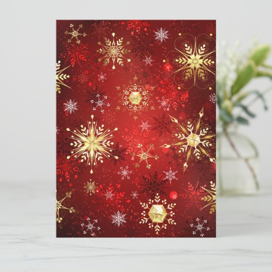 Kerstsneeuwvlokken in goud op een rode achtergrond kaart (Staand voorkant)